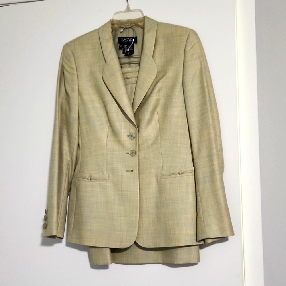 Escada Womens Suit skirt and jacket.